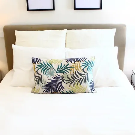 Beautiful Flat With Parking! Center Apartment *