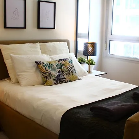 Beautiful Flat With Parking! Center Apartment *