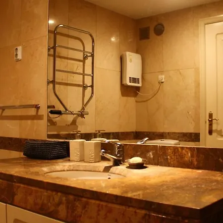 Beautiful Flat With Parking! Center Apartment